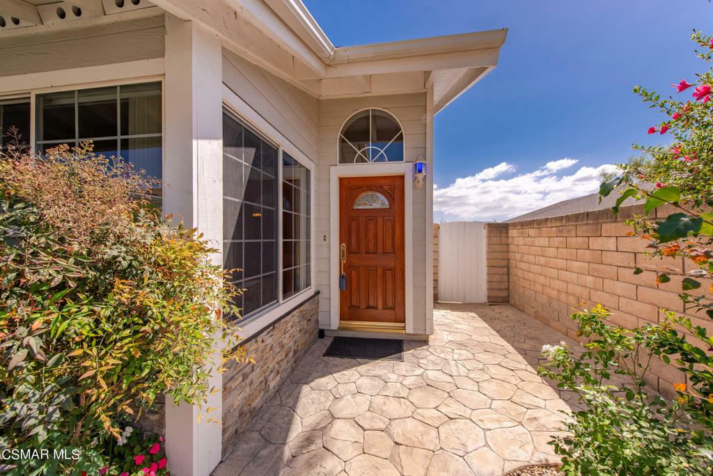 Property Photo:  2092 Latham Street  CA 93065 