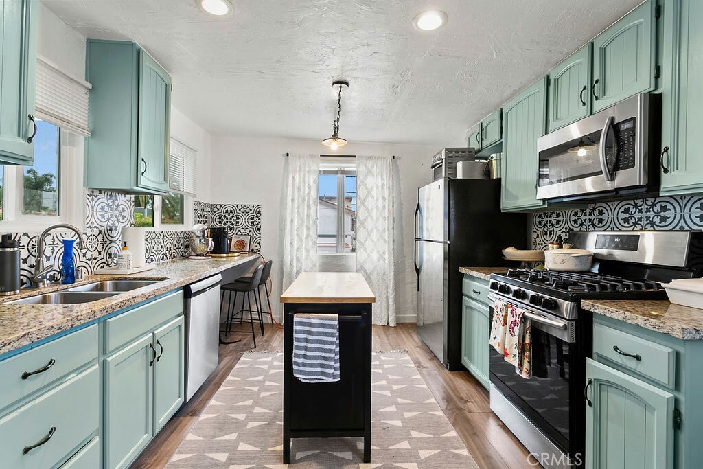 Property Photo:  179 Saint Joseph Avenue  CA 90803 