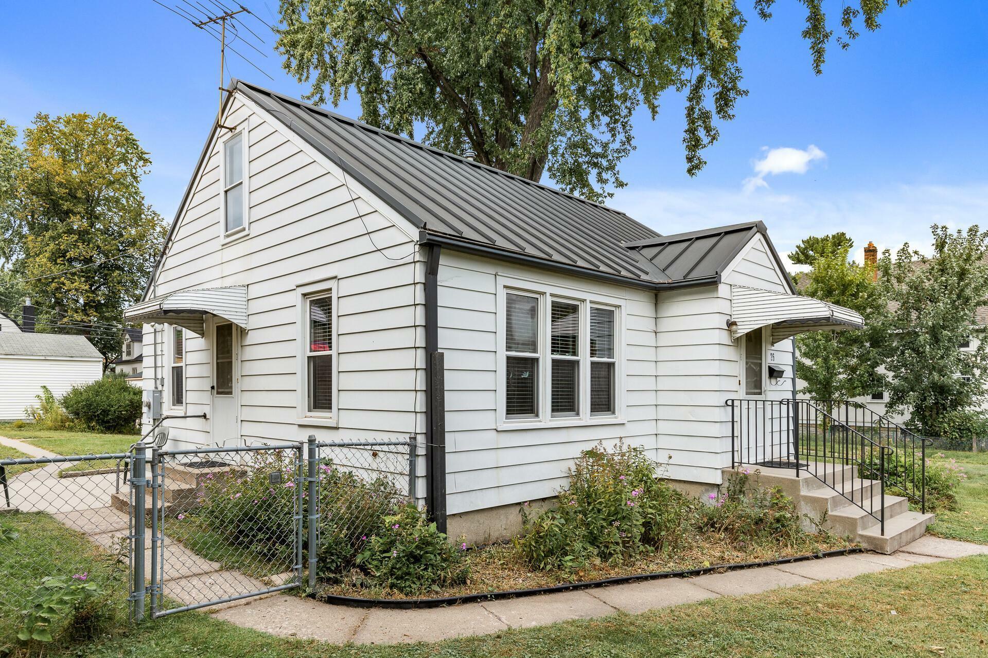 Property Photo:  26 6th Avenue N  MN 55343 