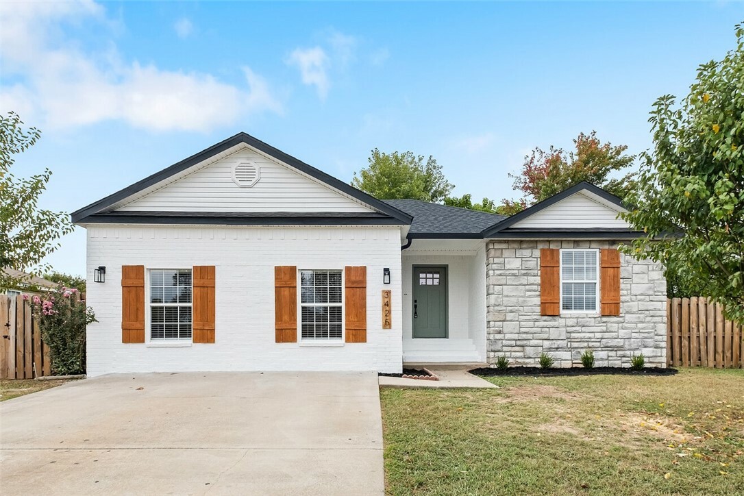 Property Photo:  3425 Oglethorpe Street  AR 72764 