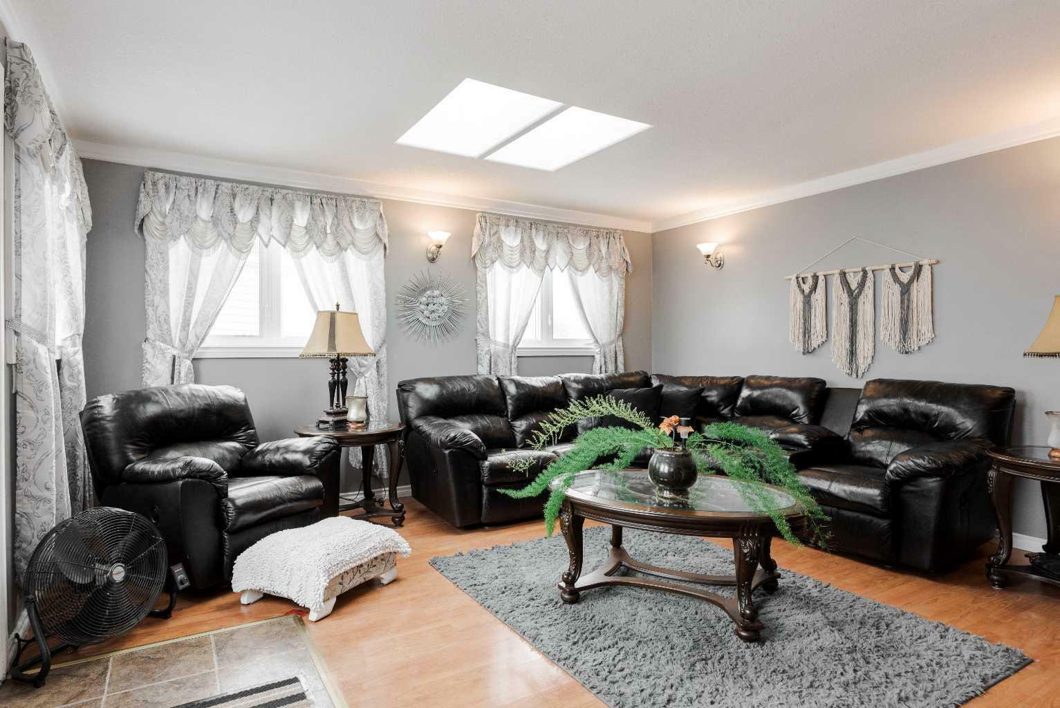 Property Photo:  121 Grant Bay  AB T9H 5J1 