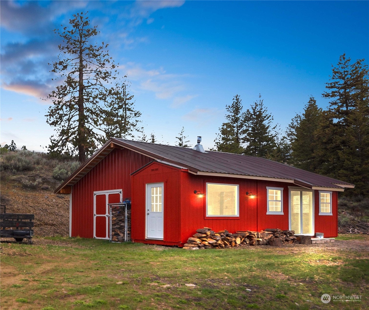 Property Photo:  102 Fir Road  WA 98802 