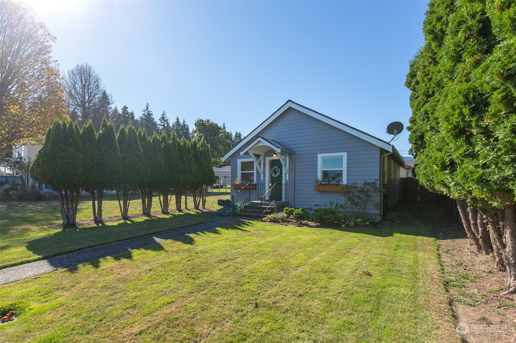 Property Photo:  516 E Second Street  WA 98362 