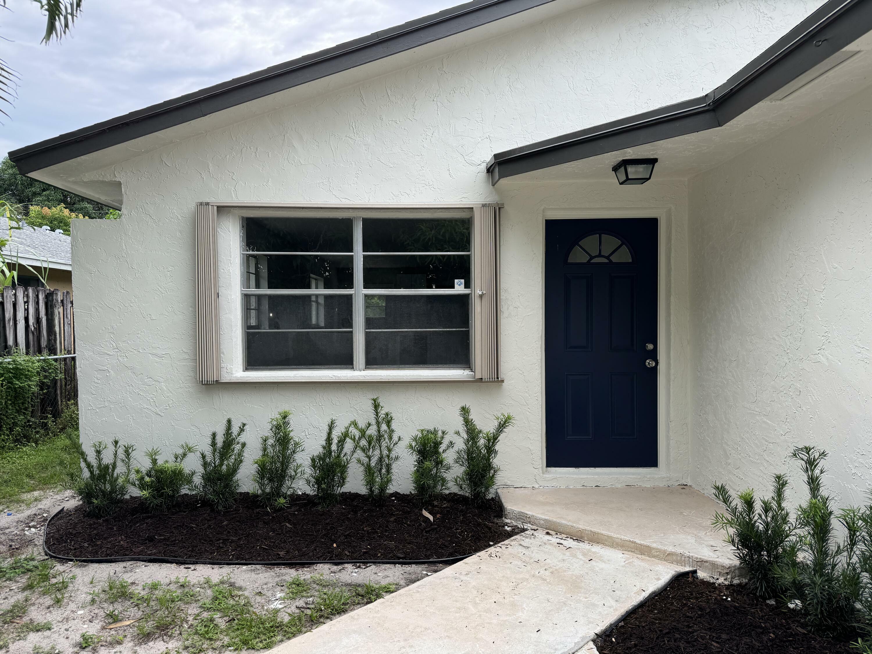 Property Photo:  713 SW 6th Avenue  FL 33444 