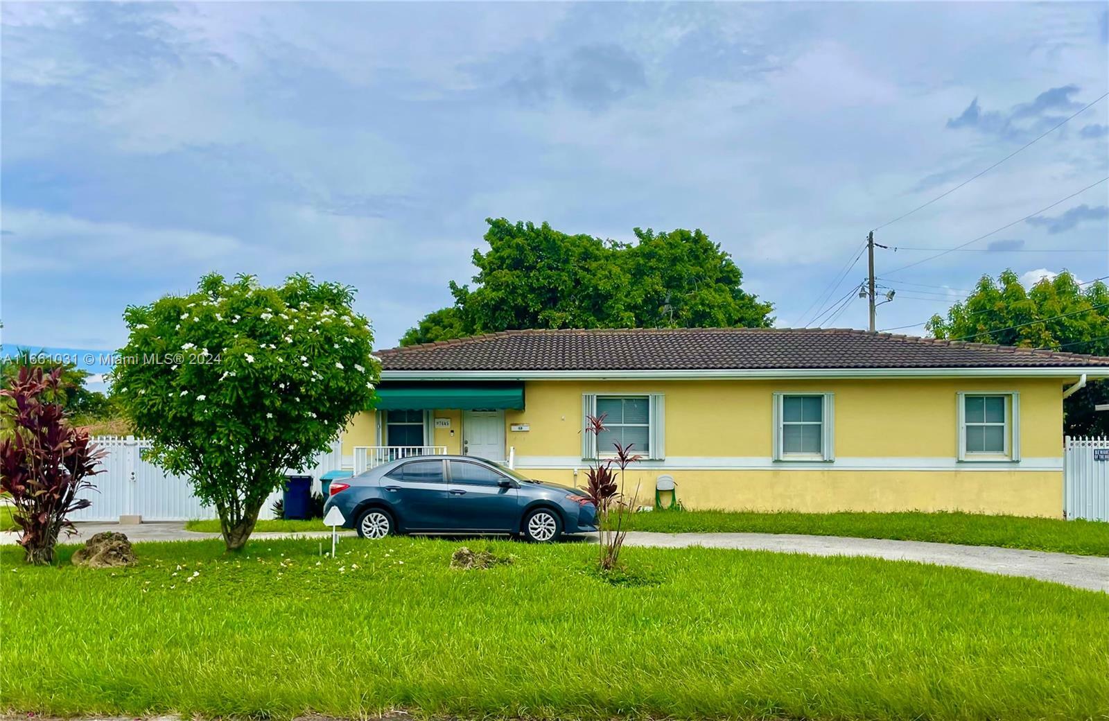 7645 SW 19th St  Miami FL 33155 photo