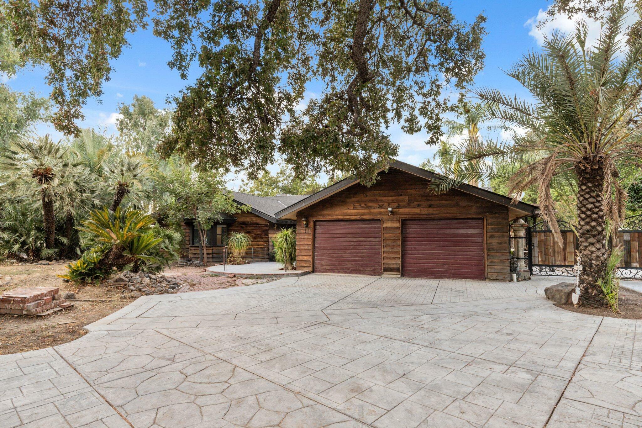 Property Photo:  31889 Rd 160  CA 93292 