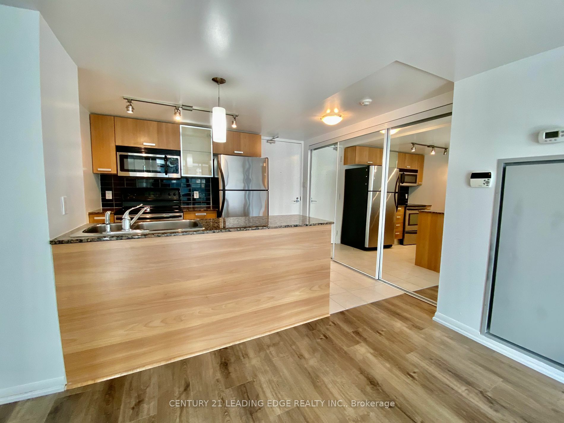 Photo de la propriété:  37 Grosvenor St 1401  ON M4Y 3G5 