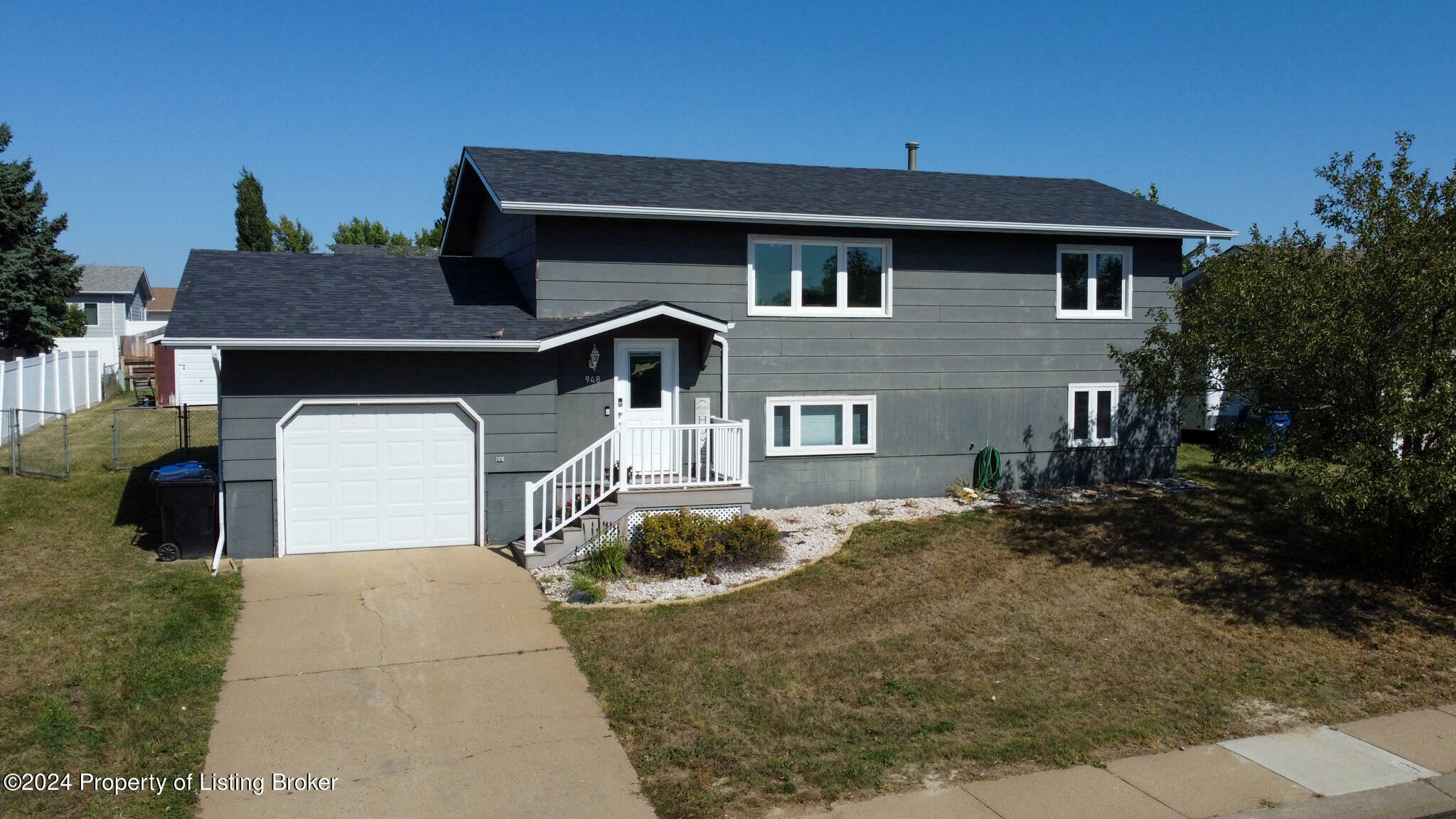 Property Photo:  948 21st Street W  ND 58601 