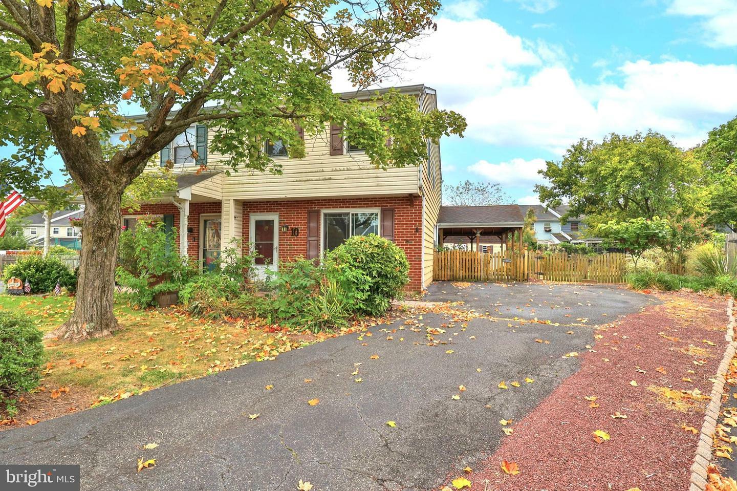 Property Photo:  10 Whittier Court  PA 18951 