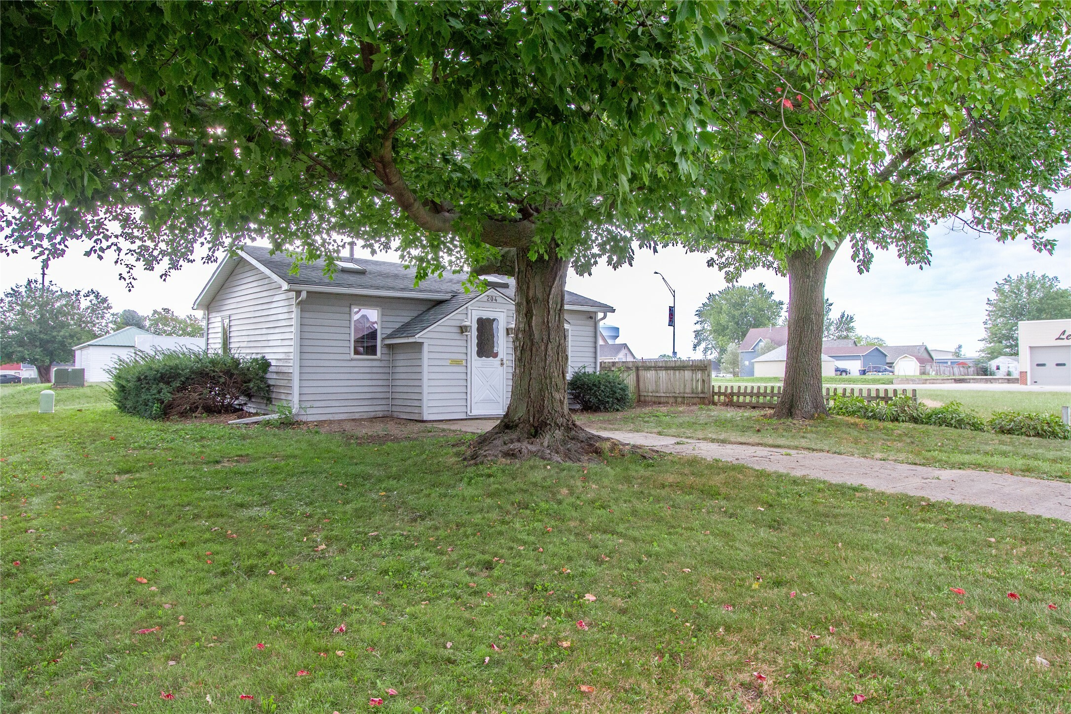 Property Photo:  204 E 3rd Street  IA 50219 