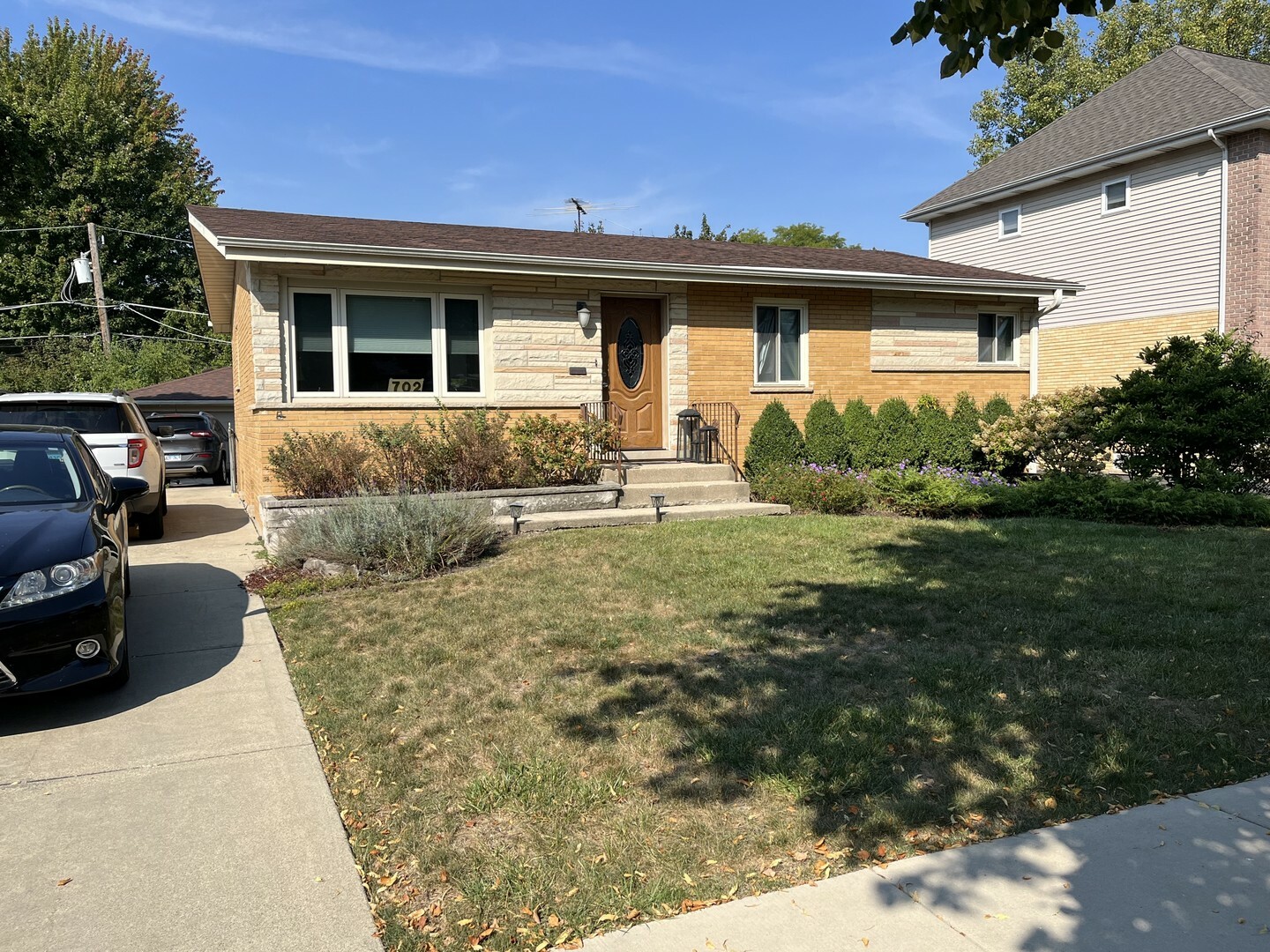 Property Photo:  702 N Eastwood Avenue  IL 60056 