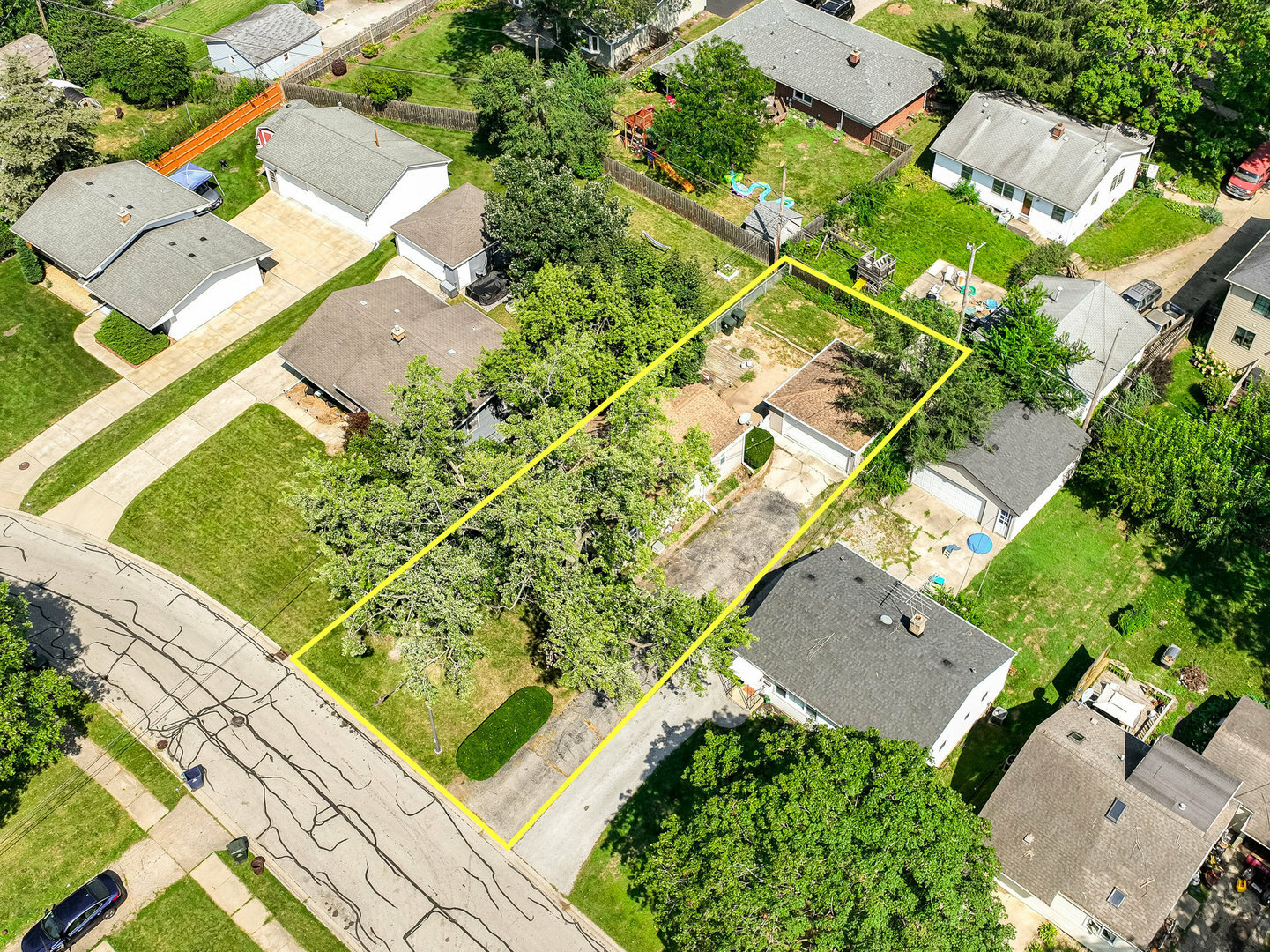 Property Photo: 1422 N Eagle Street IL 60563