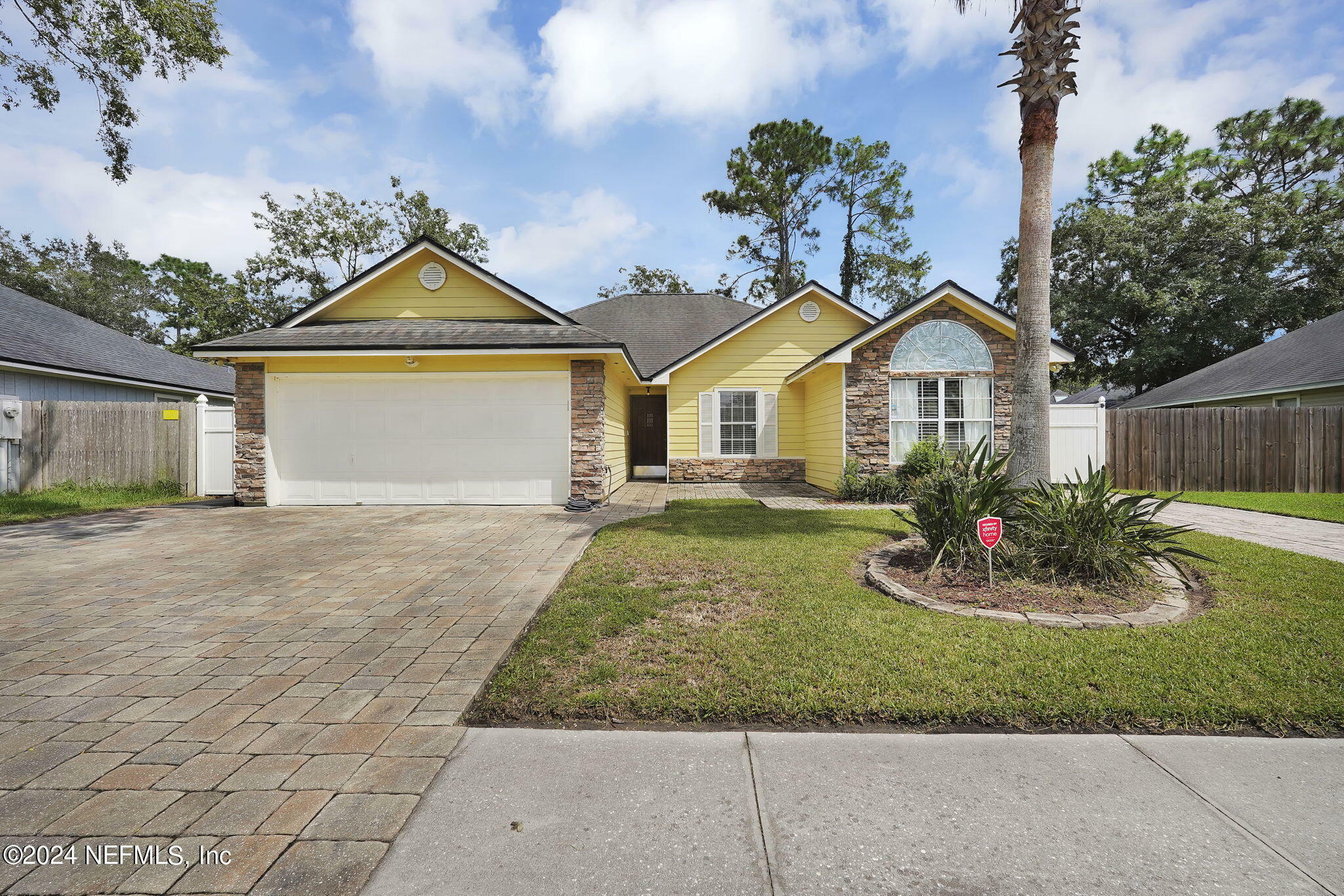 Property Photo:  8959 Bridge Creek Drive W  FL 32244 