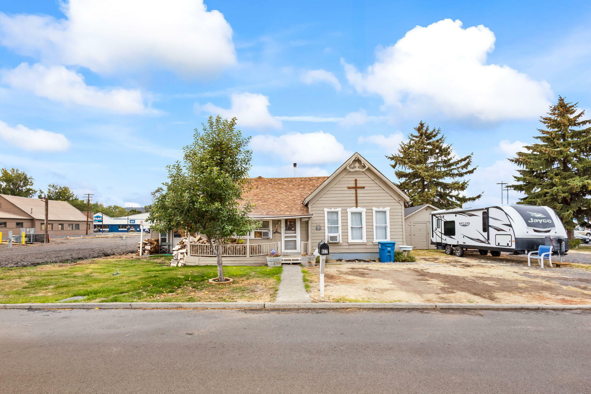 Property Photo:  657 NE Belknap Street  OR 97754 