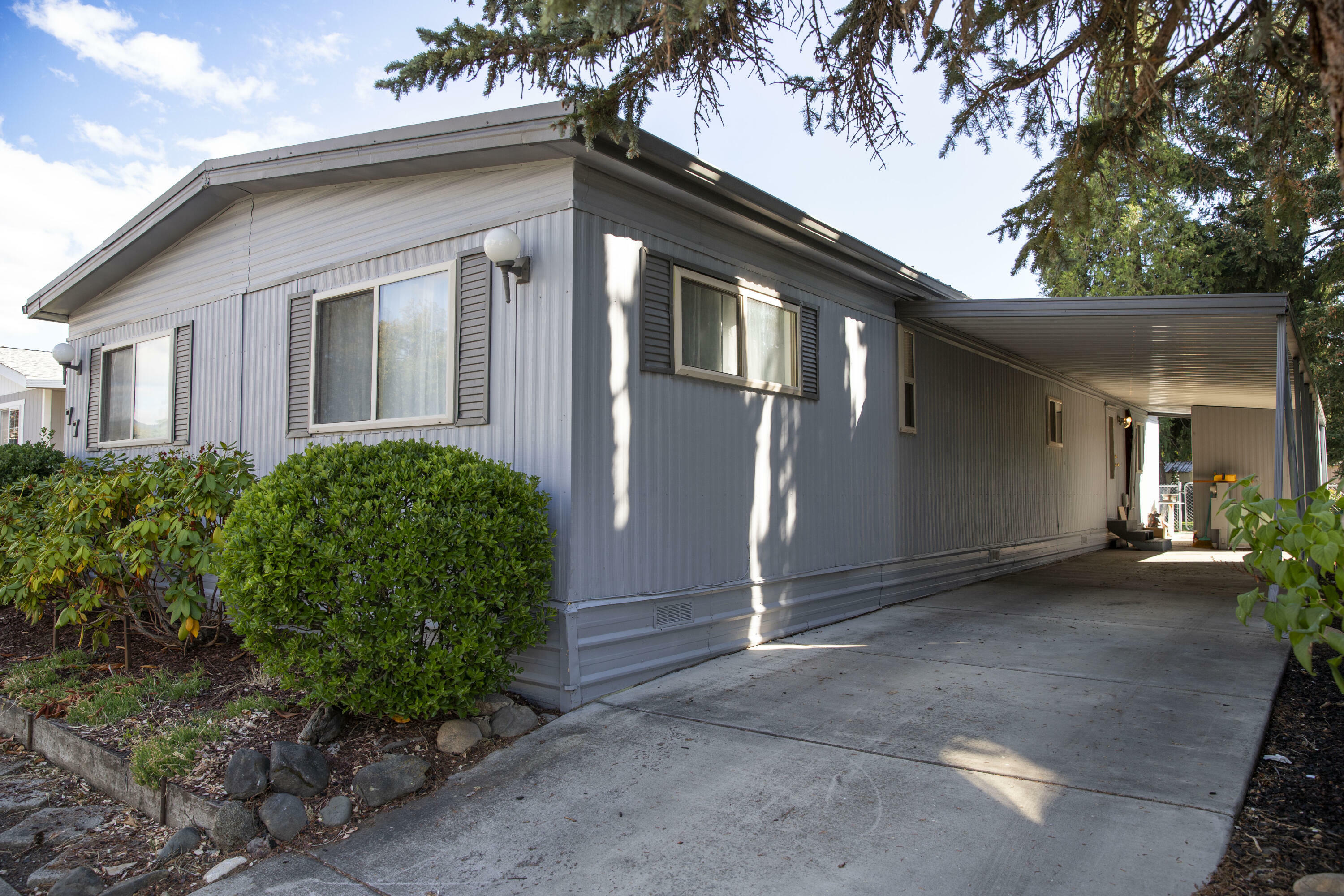 Property Photo:  3431 S Pacific Highway 77  OR 97501 