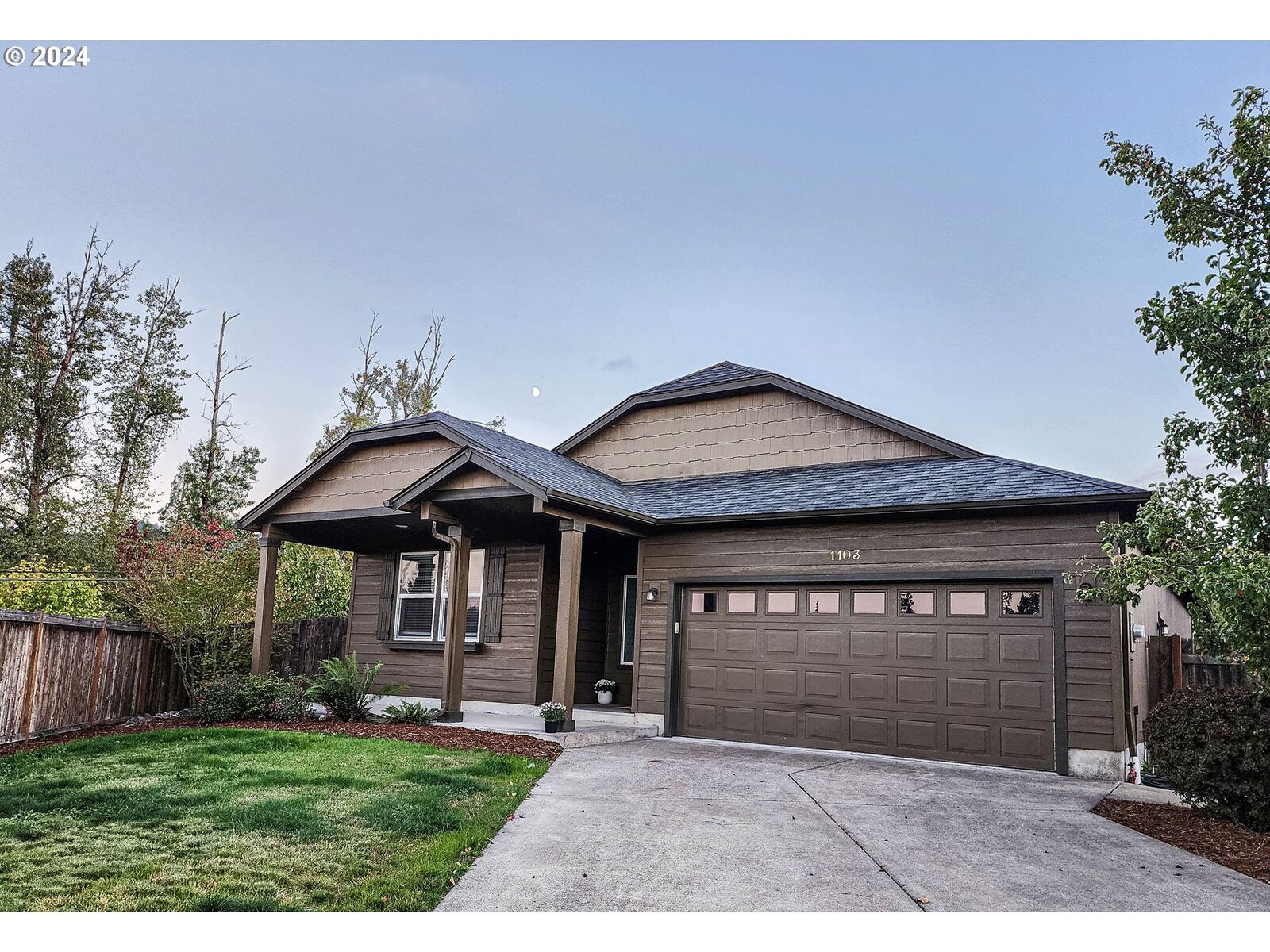 Property Photo:  1103 S 2nd St  OR 97424 