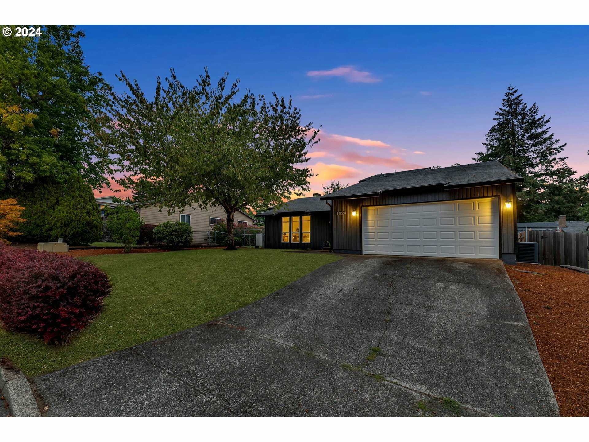 Property Photo:  1923 SE Talton Ave  WA 98683 