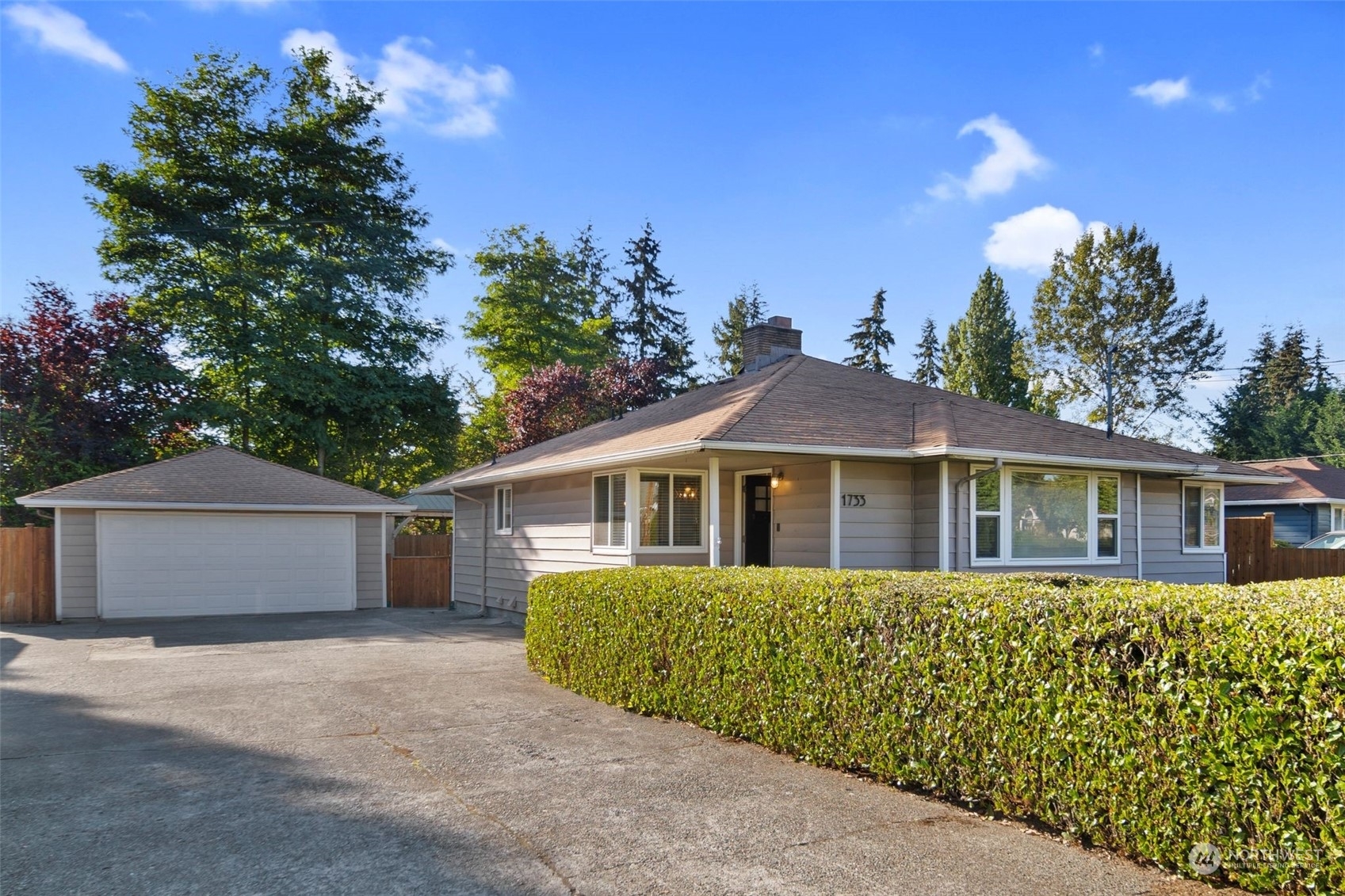 Property Photo:  1733 Aberdeen Avenue NE  WA 98056 