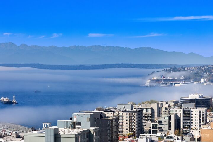 Property Photo:  2033  2nd Avenue 1800  WA 98121 