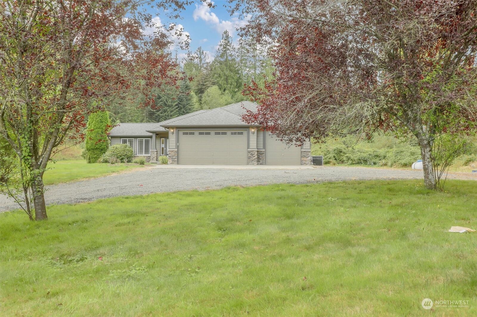 Property Photo:  310  201st Avenue NE  WA 98290 