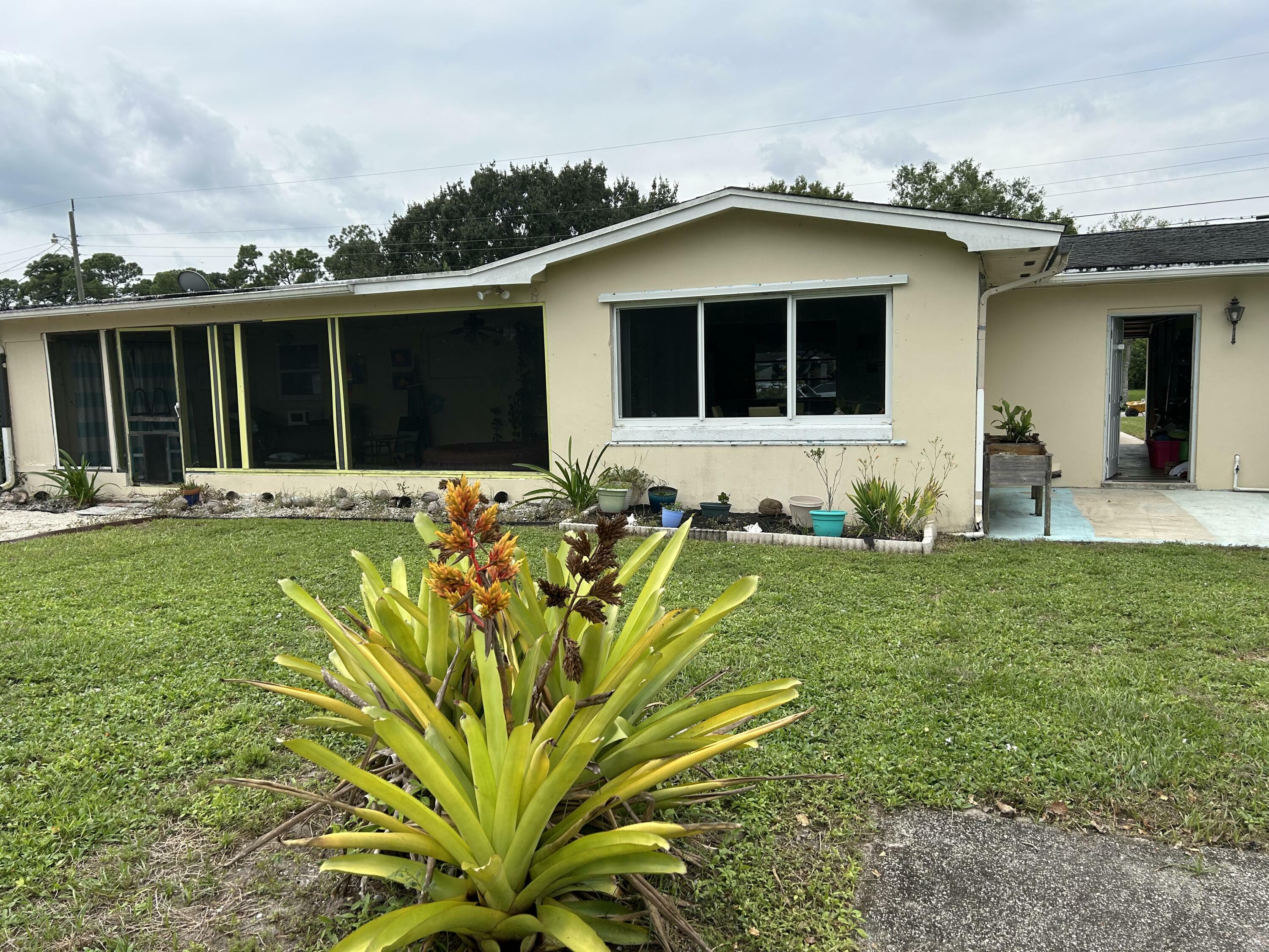 Property Photo:  5900 Killarney Avenue  FL 34951 