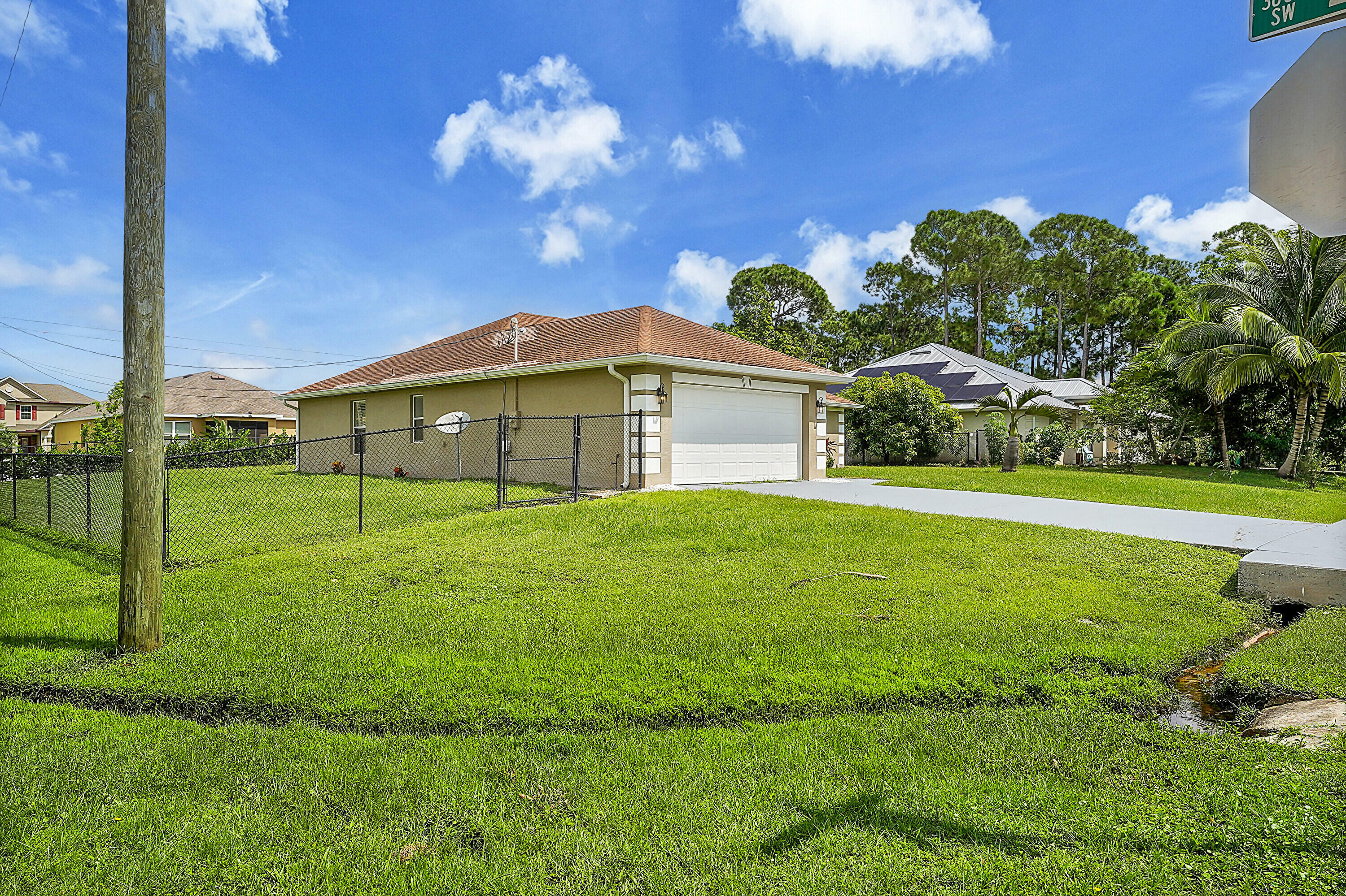 Property Photo:  1897 SW Lofgren Avenue  FL 34953 