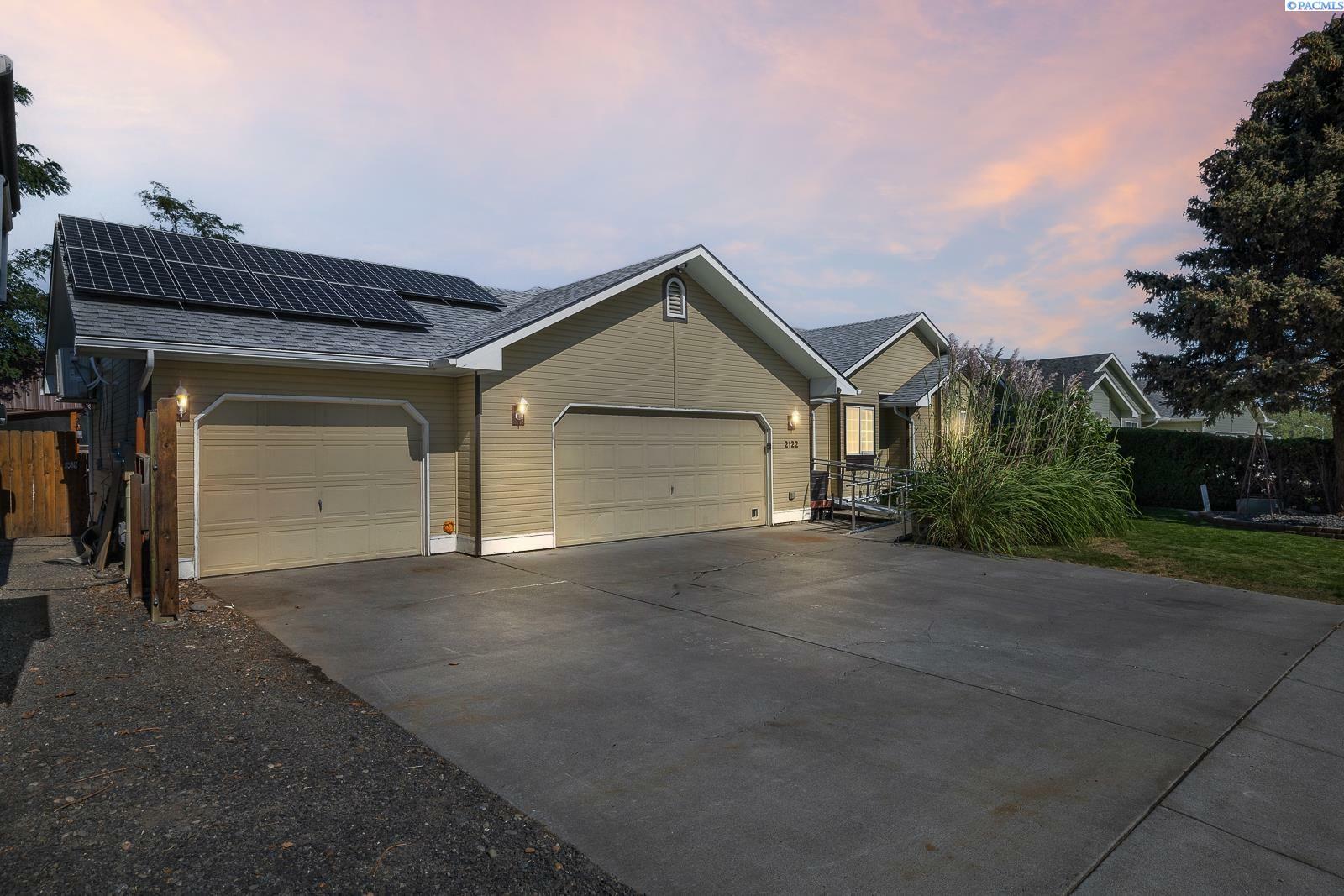 Property Photo:  2122 W 8th Pl  WA 99336 