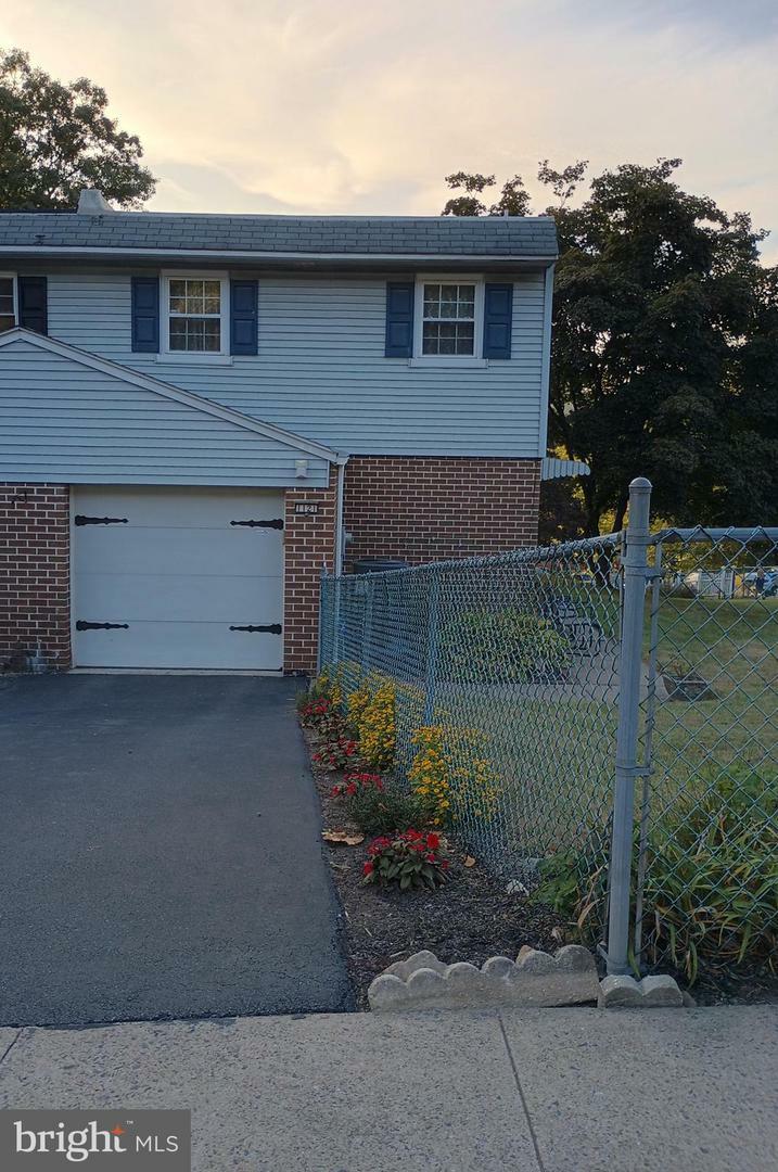 Property Photo:  1121 Fox Run  PA 19606 