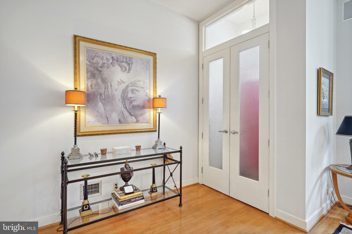 Property Photo:  2020 Hillyer Place NW  DC 20009 