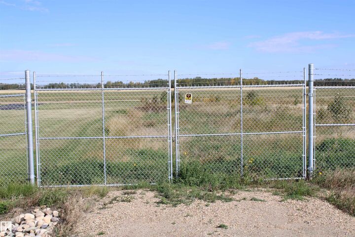 Property Photo:  27018 Sh 633 17  AB T8T 0E3 