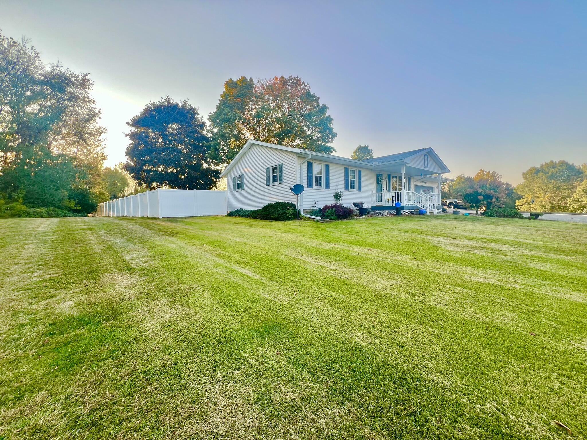 Property Photo:  2298 Pondbrooke Drive  MI 49242 