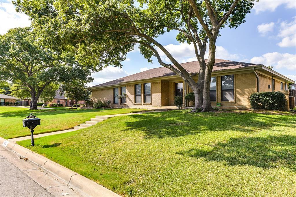 Property Photo: 4716 Cinnamon Hill Drive TX 76133