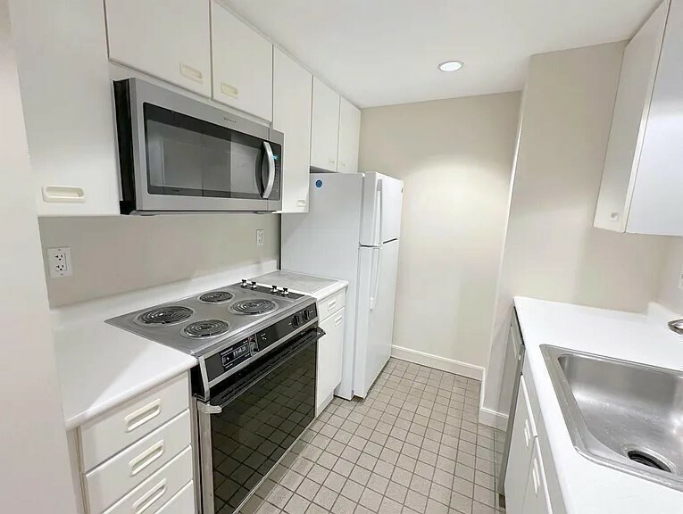 Property Photo:  931 Massachusetts Ave 603  MA 02138 