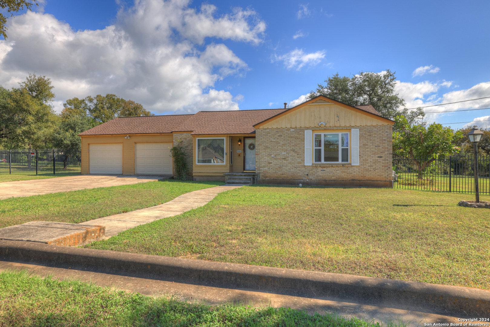 Property Photo:  800 N Bishop  TX 78666 