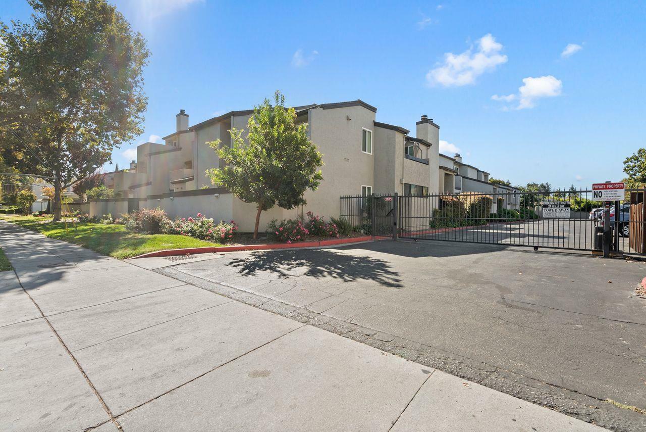 Property Photo:  2201 The Alameda 17  CA 95050 