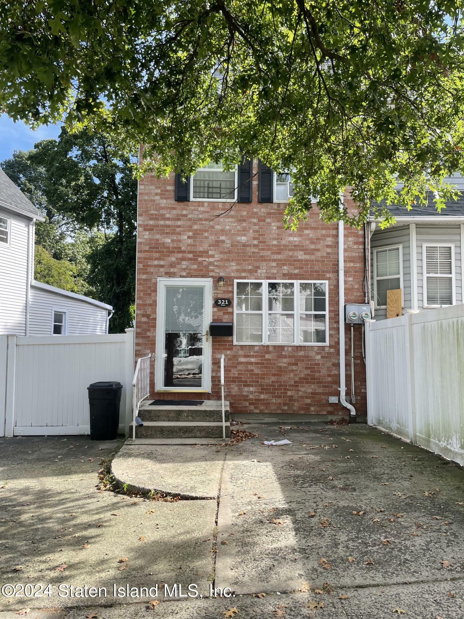 Property Photo:  321 Glen Avenue  NY 10301 