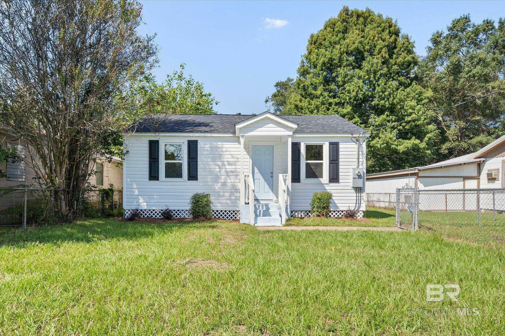 Property Photo:  458 4th Avenue  AL 36611 