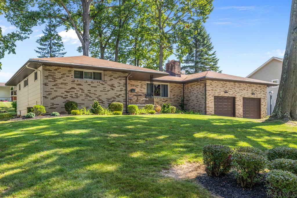 Property Photo:  1239 Claythorne Drive  PA 15904 