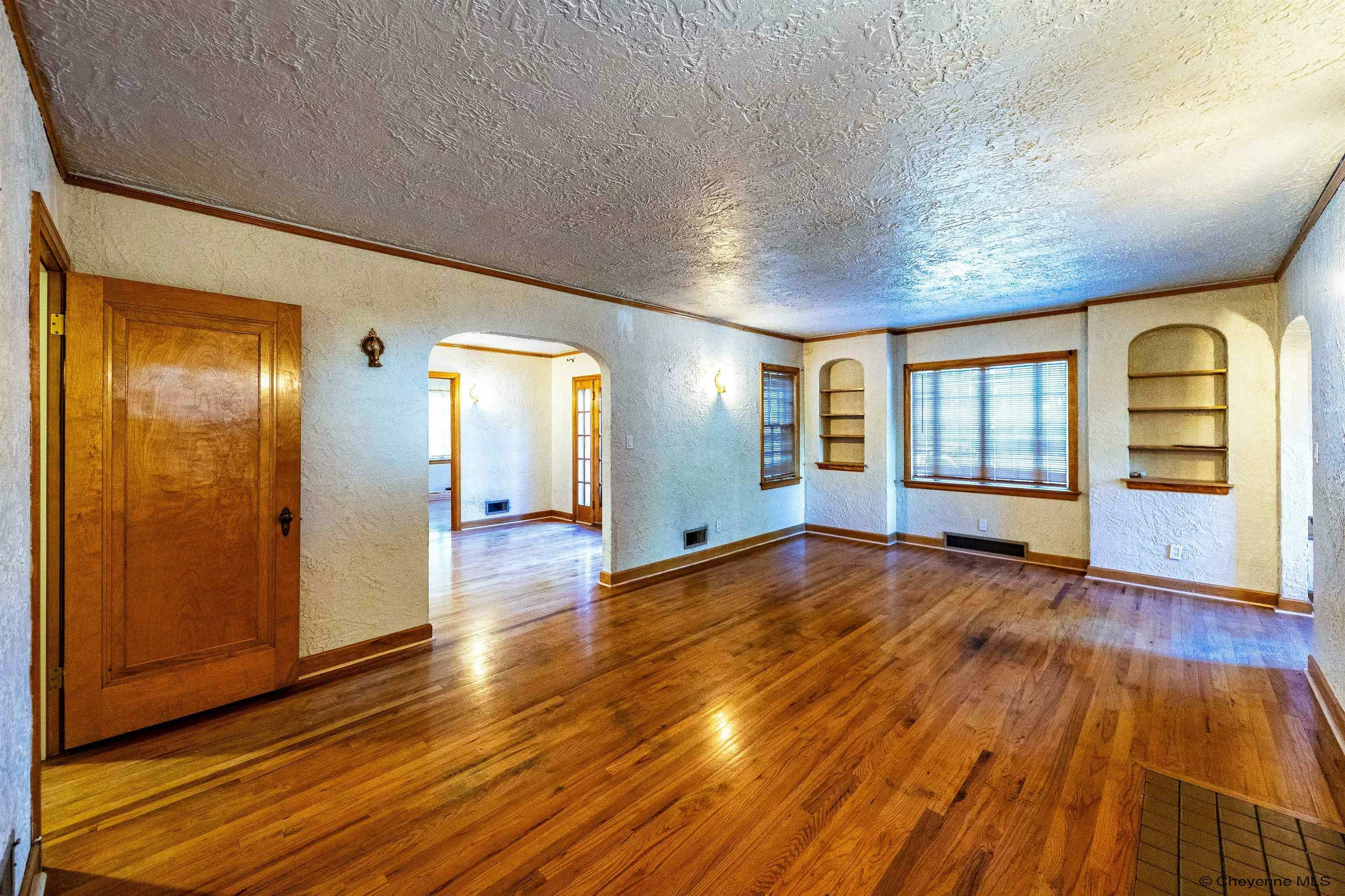 Property Photo:  1520 E Custer St  WY 82070 