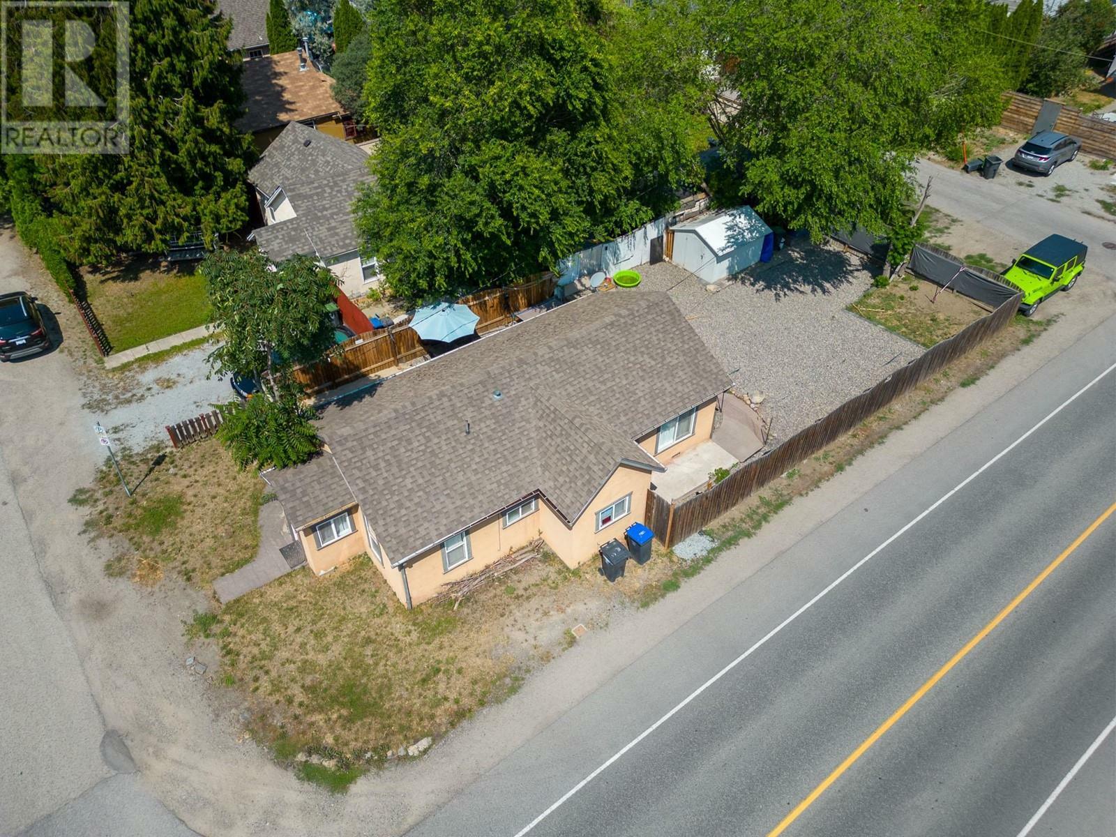 Photo de la propriété:  2293 Woodlawn Street  BC V1Y 2T1 