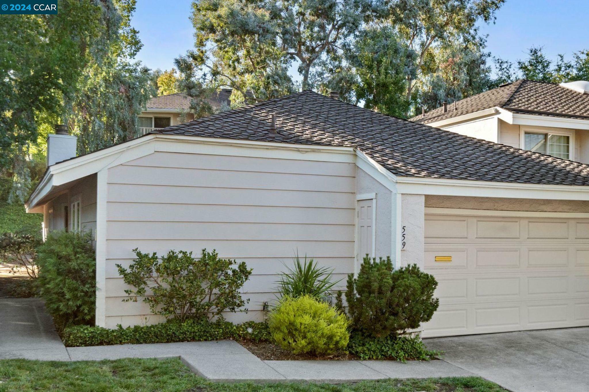 Property Photo:  559 Matterhorn Dr  CA 94598 