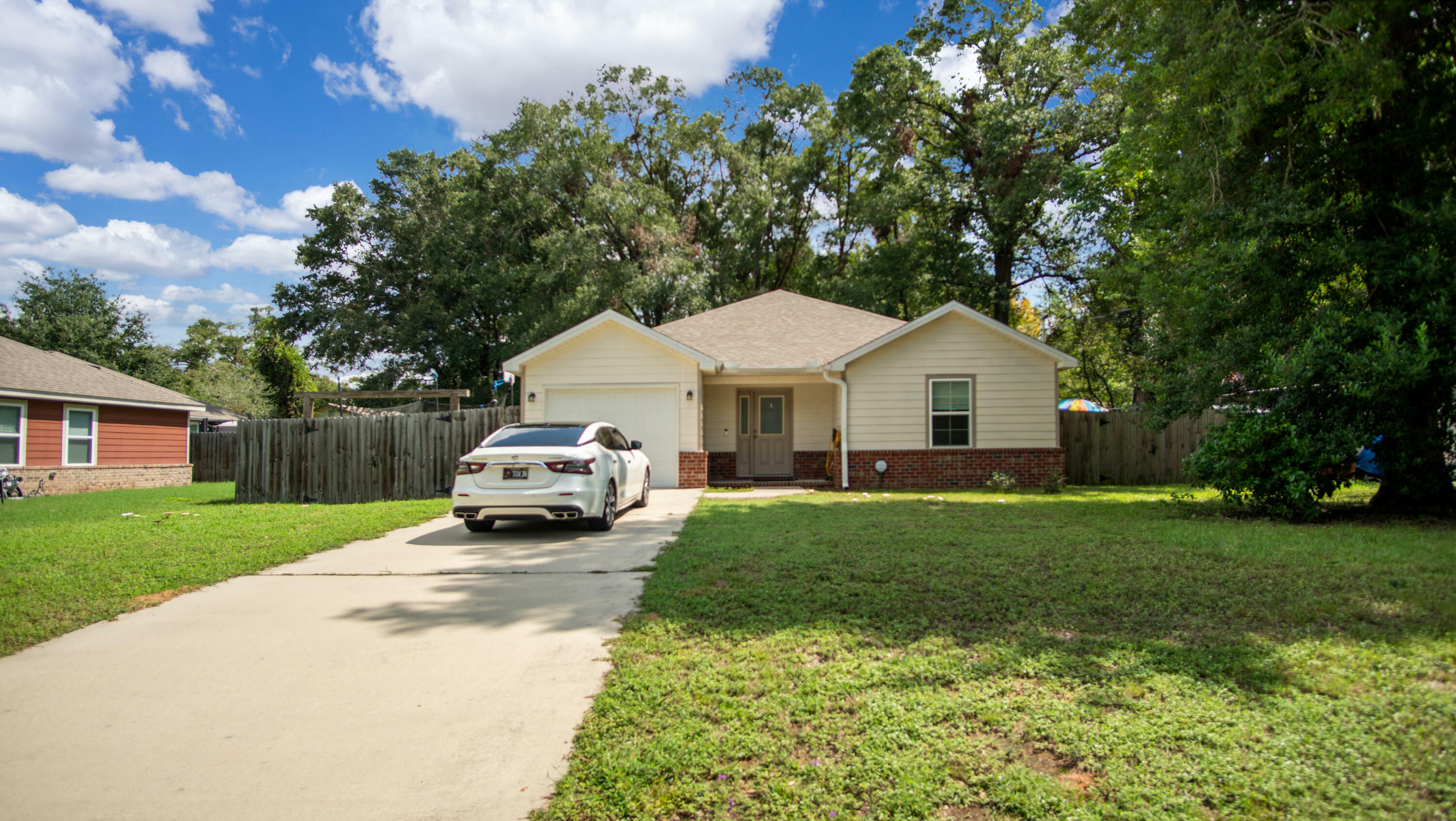 Property Photo:  285 Holland Street  FL 32536 