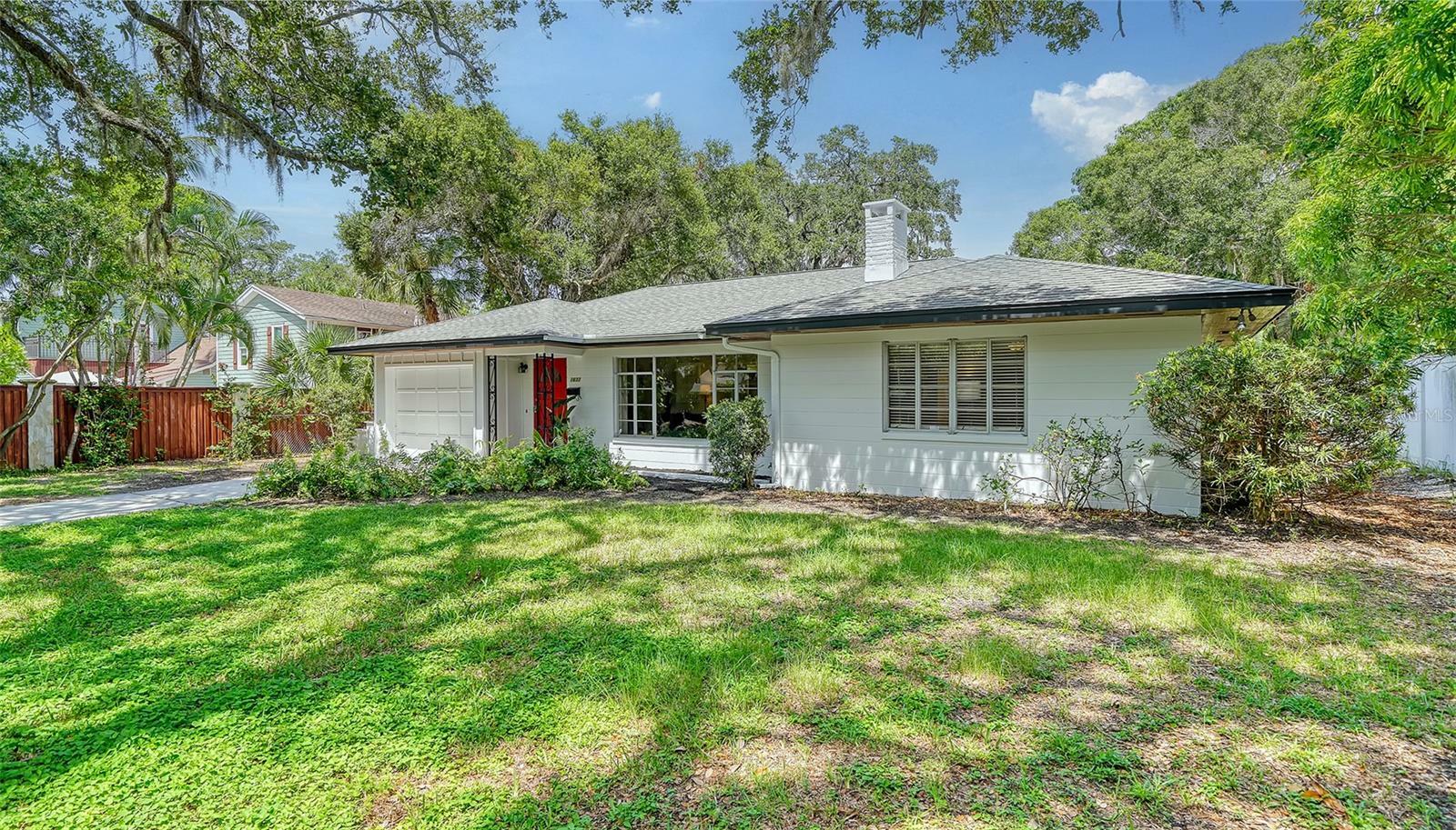 Property Photo:  1637 Hyde Park Street  FL 34239 