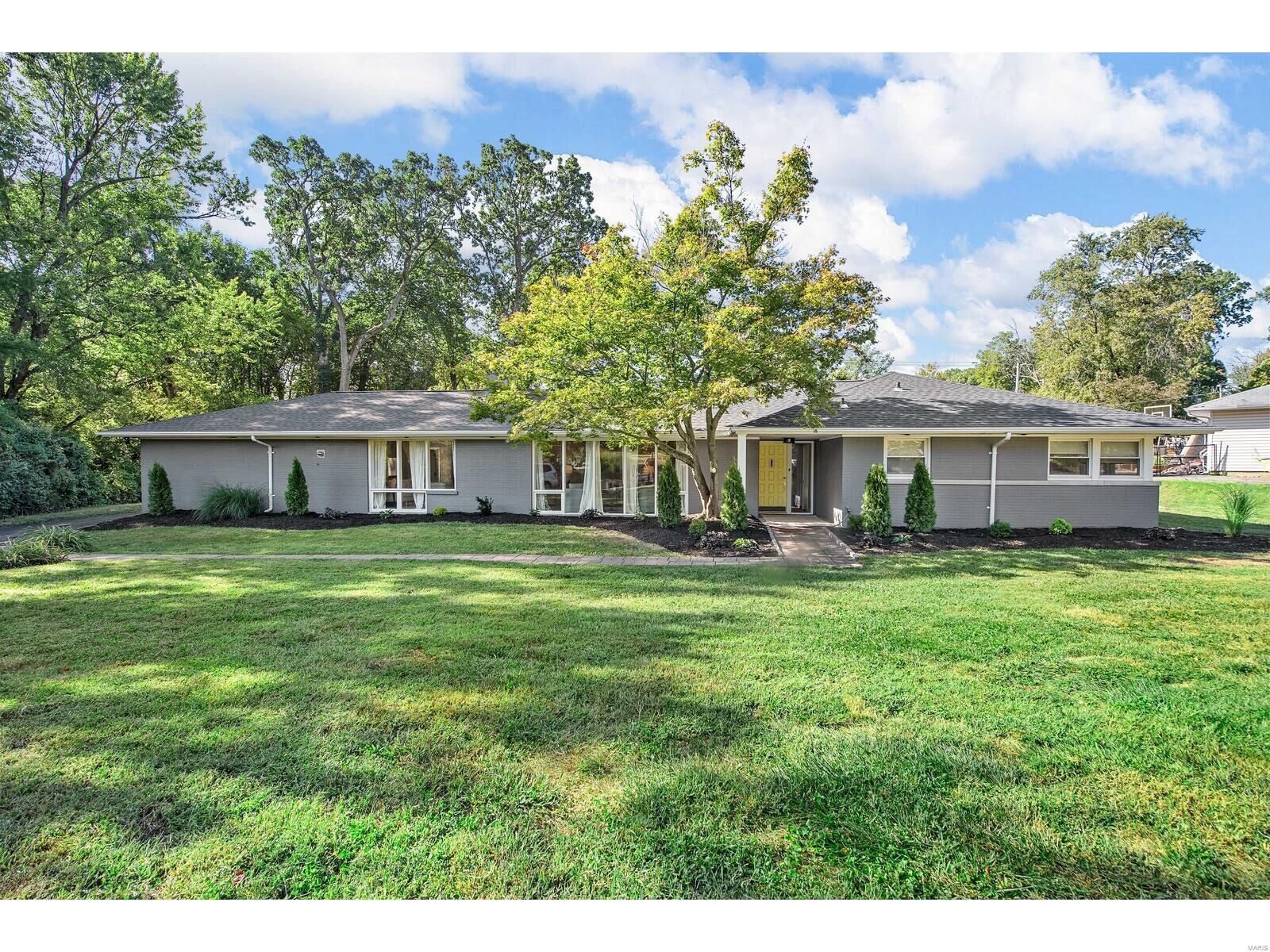 Property Photo: 130 Stoneyside Lane MO 63132