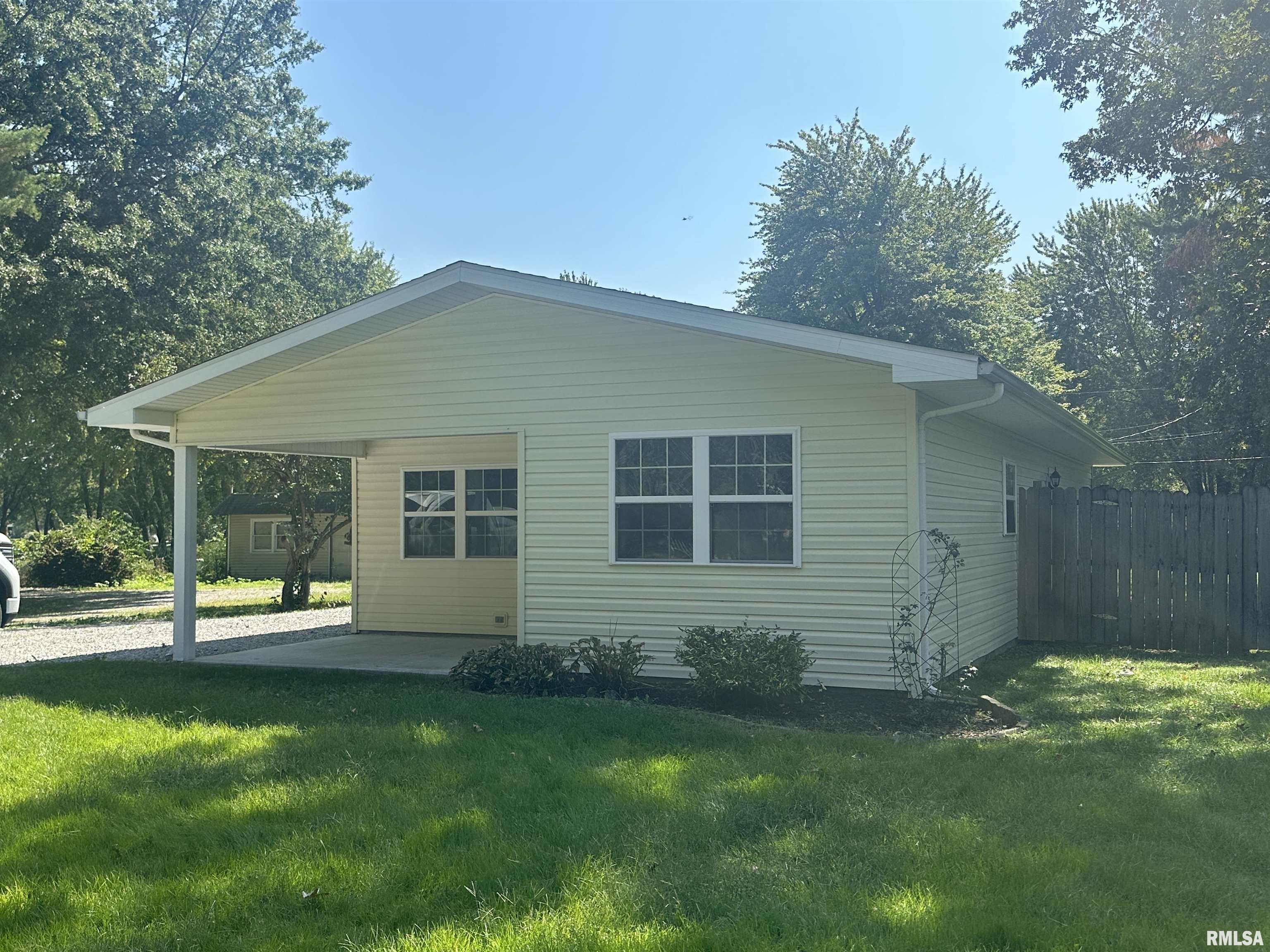 Property Photo: 409 E Logan Street IL 62924