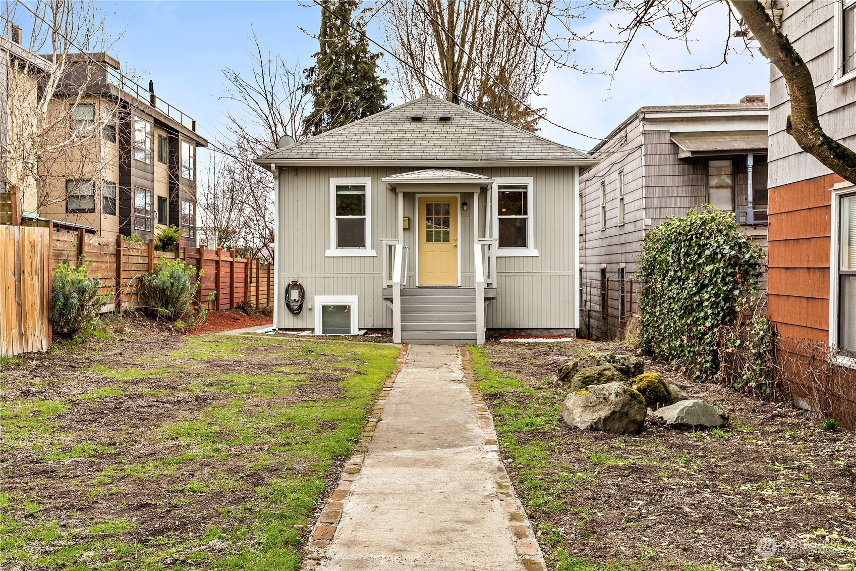 1521 E Spruce Street  Seattle WA 98122 photo