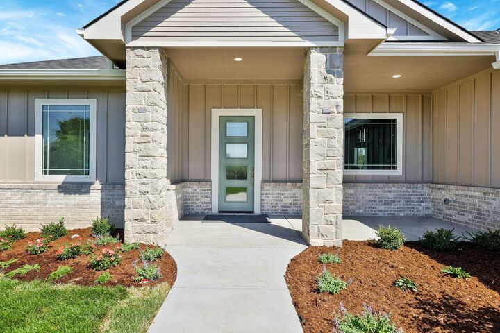 Photo de la propriété:  2106 W Harborlight St  KS 67204 