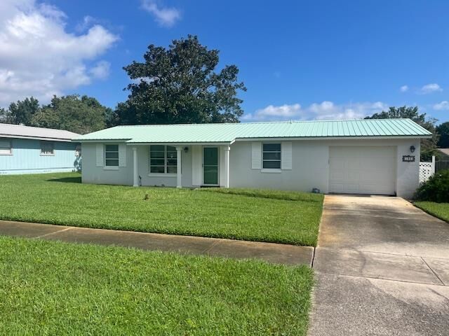 Property Photo: 182 Estancia St FL 32086