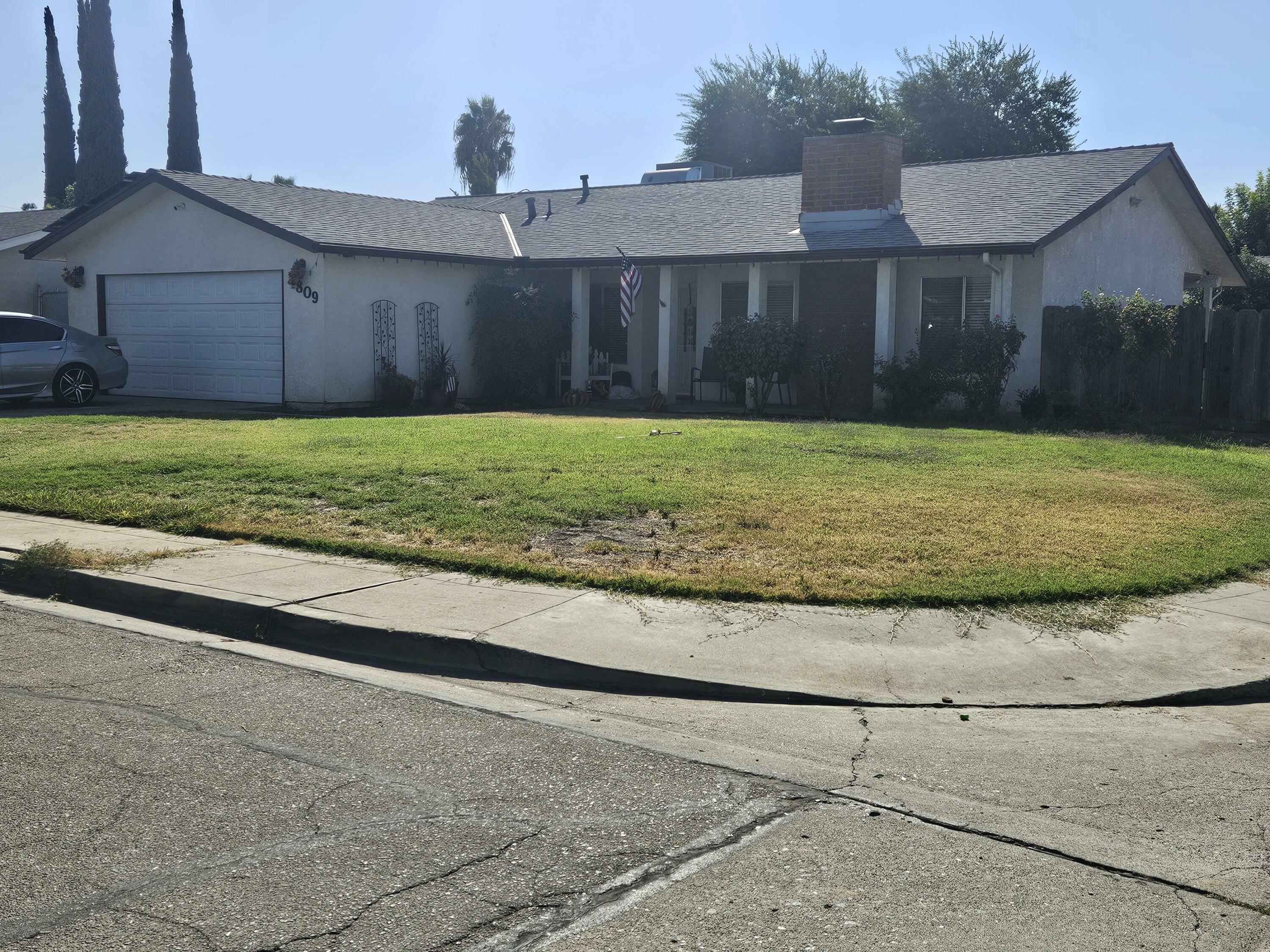 Property Photo:  1809 S Pride Street  CA 93277 