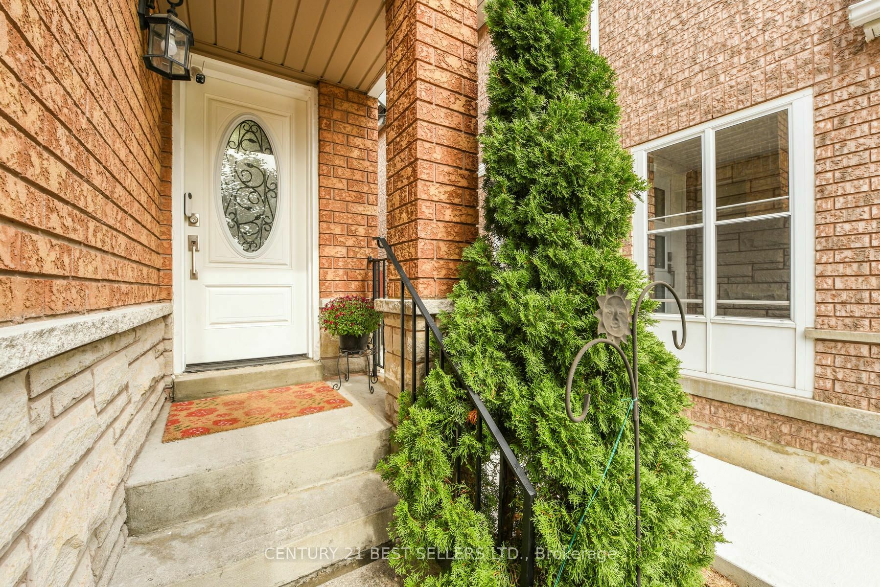 Property Photo:  1262 Foxglove Pl  ON L5V 2N3 